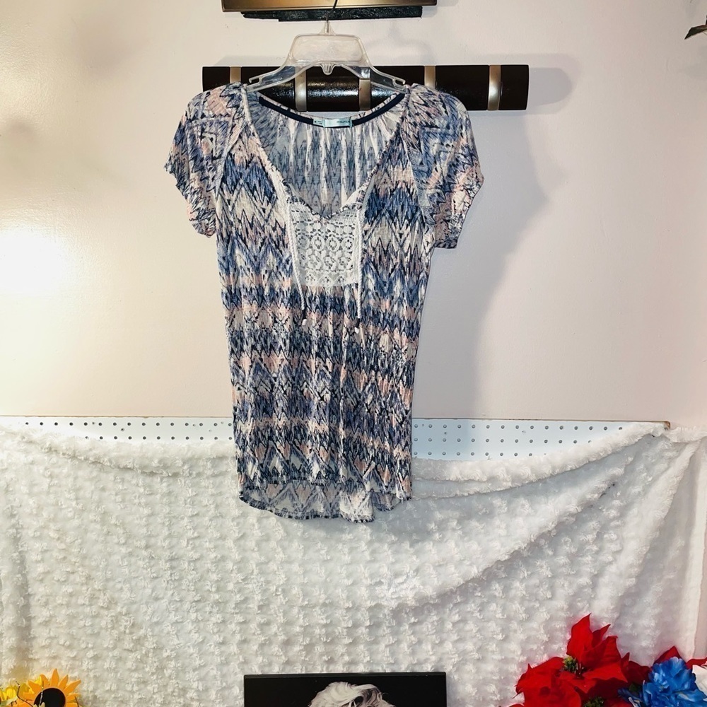 DAILY 3 For $25 NWOT WOMENS SHORT SLEEVED MULTIPLE BRIGHT COLORED LACED MED